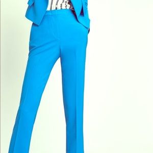BCBG mid rise unworn pant in a pretty blue!